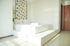 Modern and Homey 2BR Apartment Thamrin Residence By Travelio